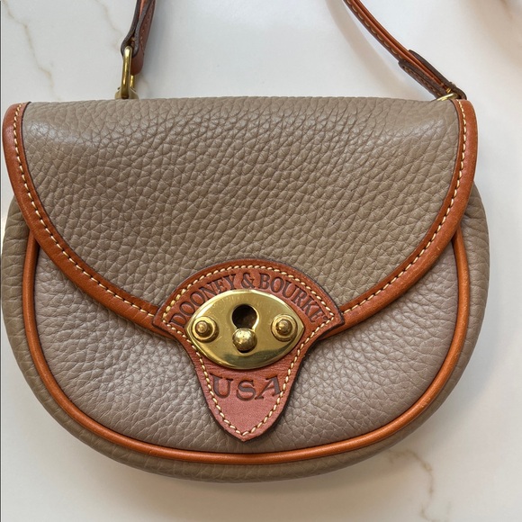 Dooney & Bourke Tan Leather Crossbody Calvary bag Brass Hardware Vintage - Picture 3 of 9